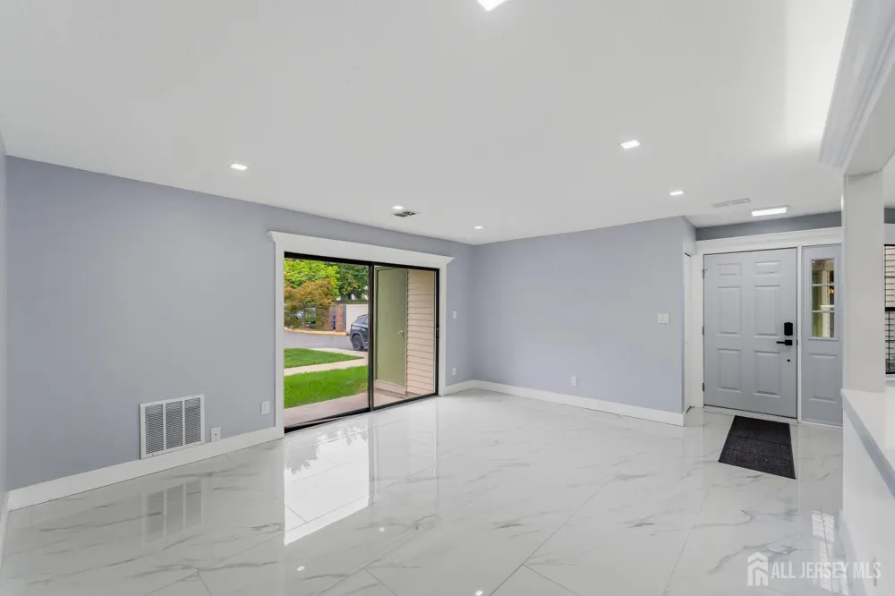 709 Sunshine Court Sayreville, NJ 08859