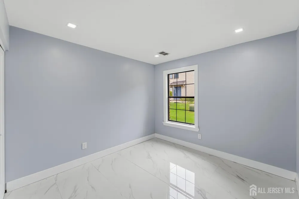 709 Sunshine Court Sayreville, NJ 08859