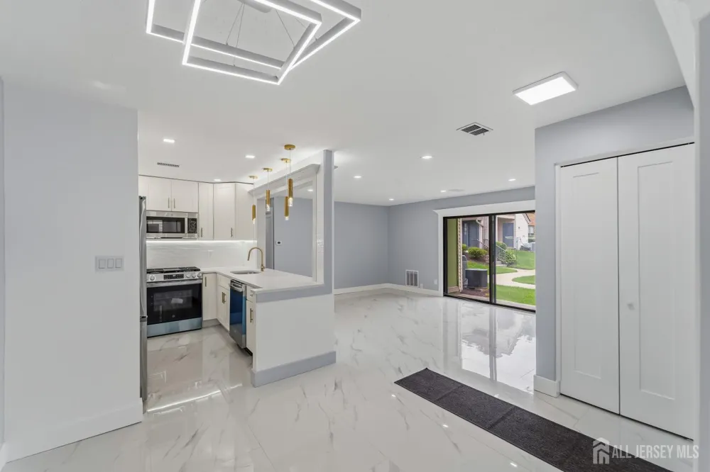 709 Sunshine Court Sayreville, NJ 08859