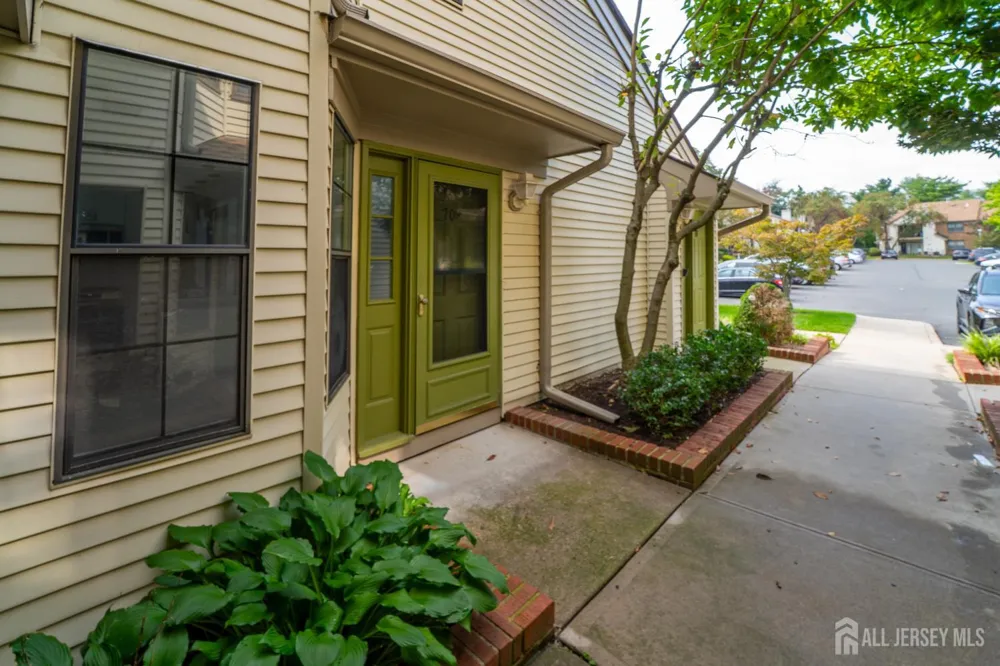 709 Sunshine Court Sayreville, NJ 08859