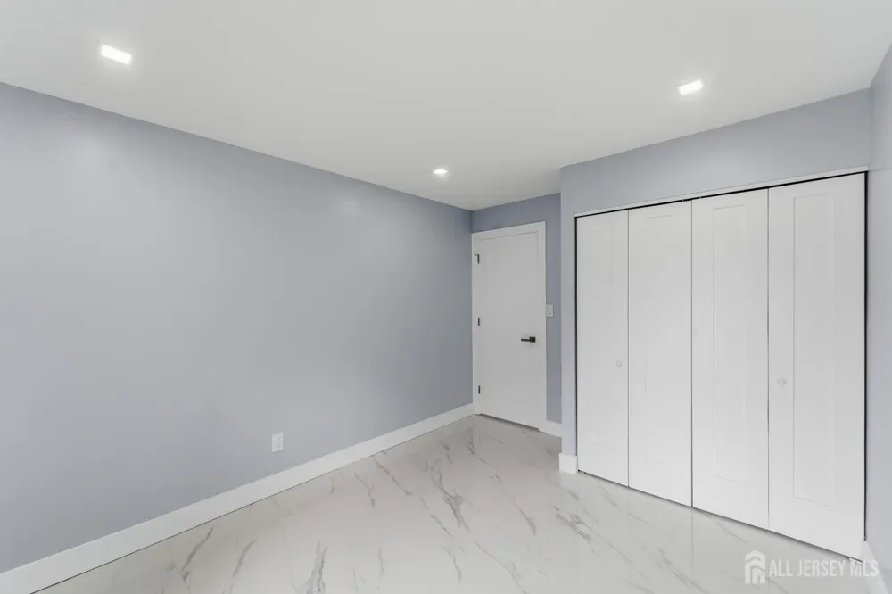 709 Sunshine Court Sayreville, NJ 08859