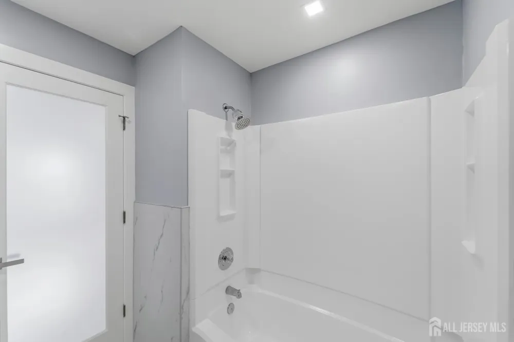 709 Sunshine Court Sayreville, NJ 08859