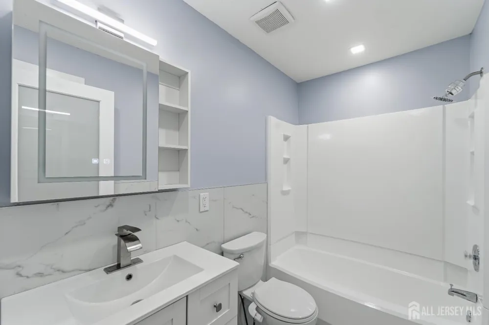 709 Sunshine Court Sayreville, NJ 08859
