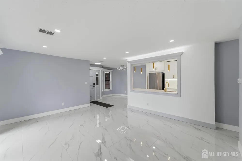 709 Sunshine Court Sayreville, NJ 08859
