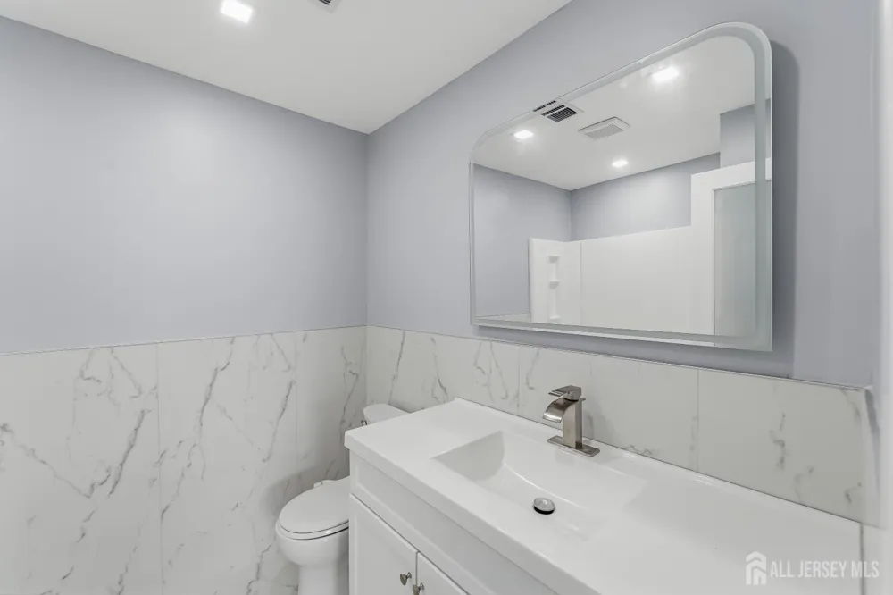 709 Sunshine Court Sayreville, NJ 08859