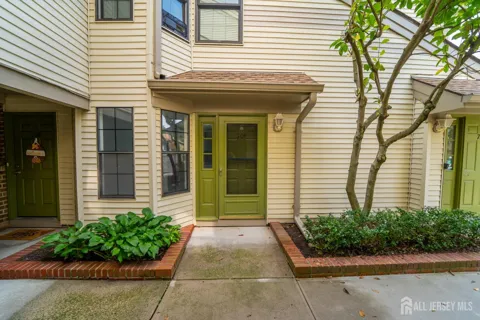 709 Sunshine Court