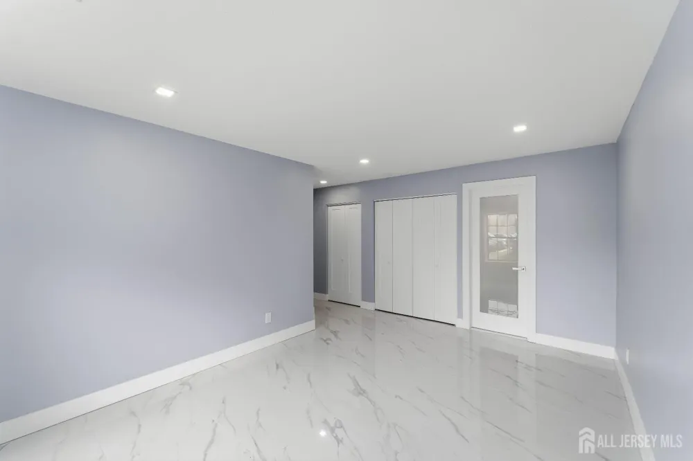 709 Sunshine Court Sayreville, NJ 08859