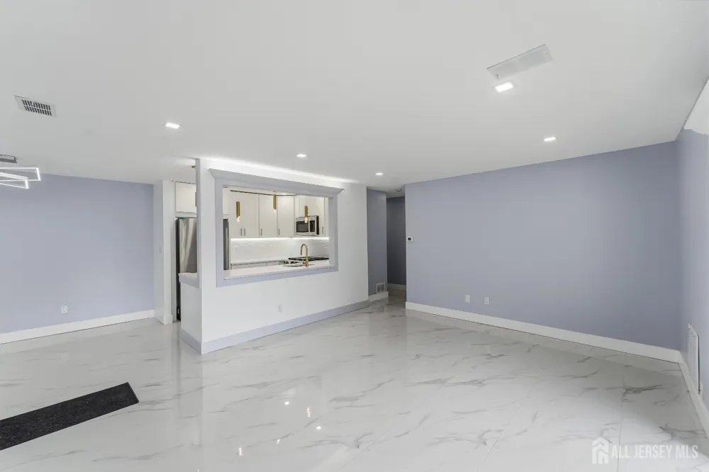 709 Sunshine Court Sayreville, NJ 08859