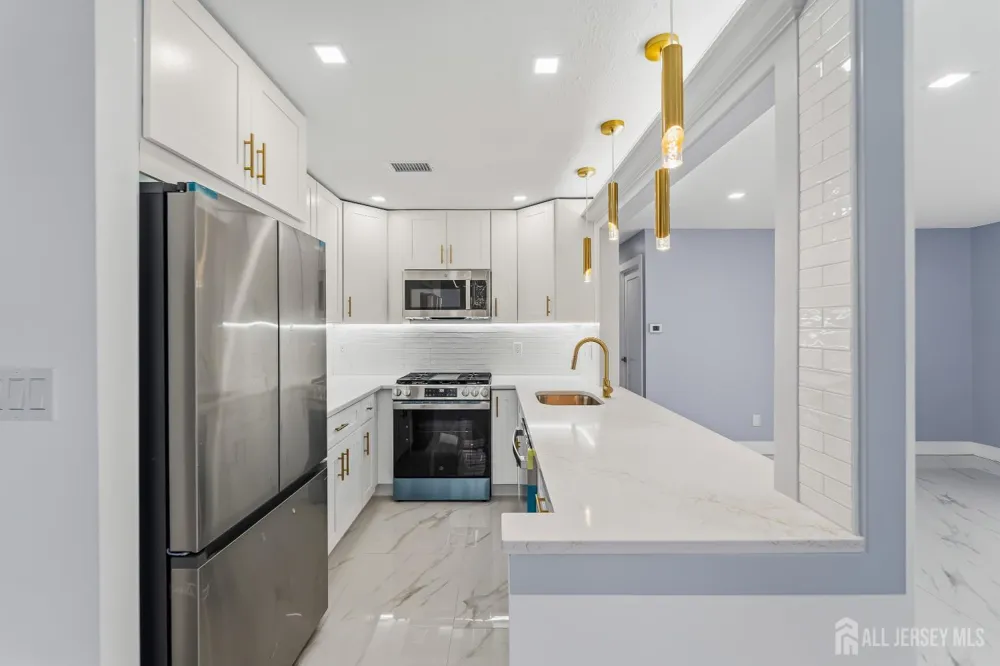 709 Sunshine Court Sayreville, NJ 08859