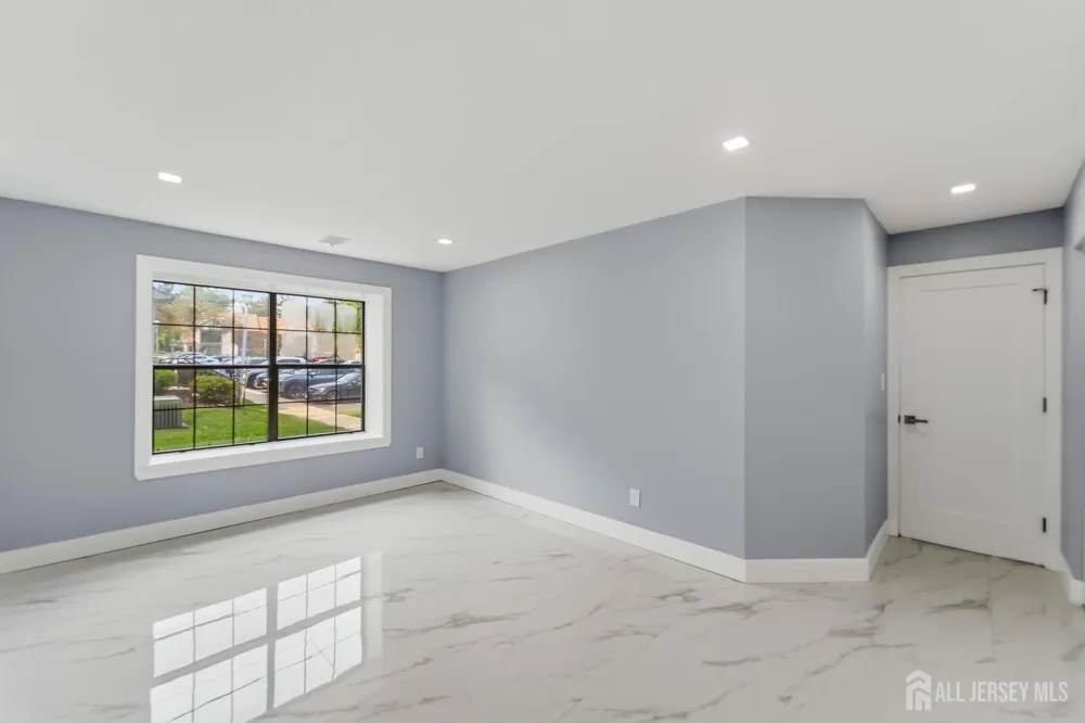 709 Sunshine Court Sayreville, NJ 08859