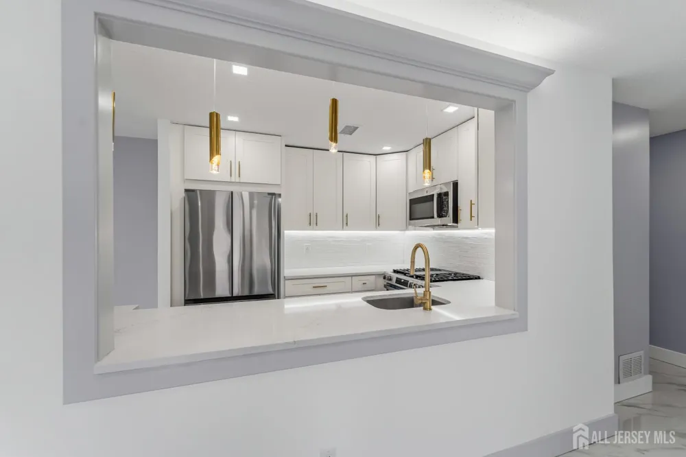 709 Sunshine Court Sayreville, NJ 08859