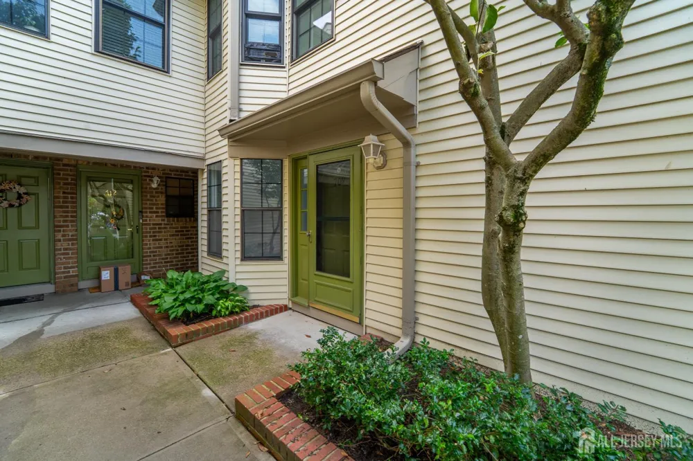 709 Sunshine Court Sayreville, NJ 08859