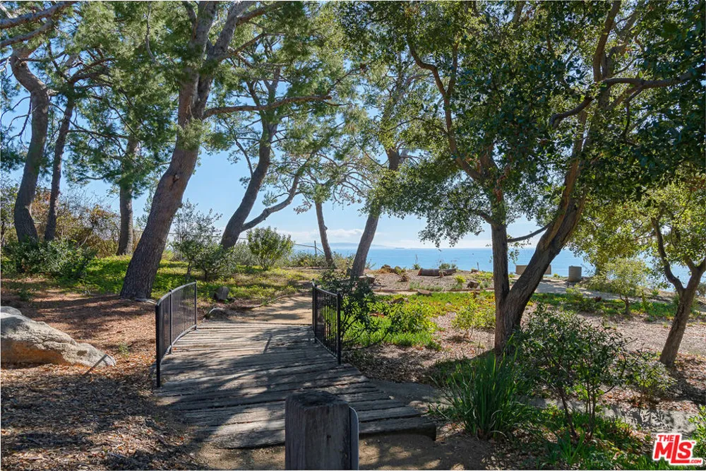 17350 W Sunset Boulevard #703C Los Angeles, CA 90272