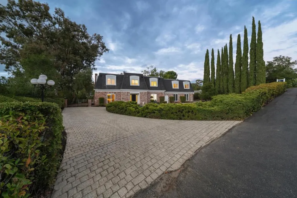 18661 Woodbank Way Saratoga, CA 95070
