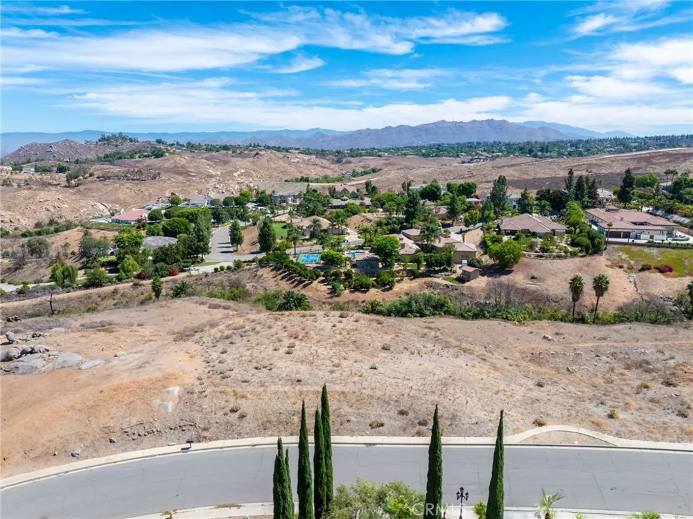 2035 POLO COURT Riverside, CA 92506