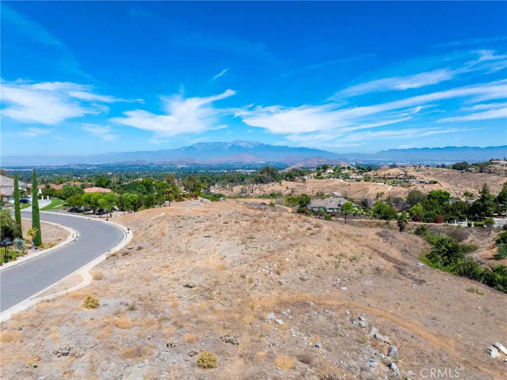 2035 POLO COURT Riverside, CA 92506