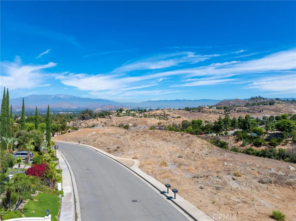 2035 POLO COURT Riverside, CA 92506