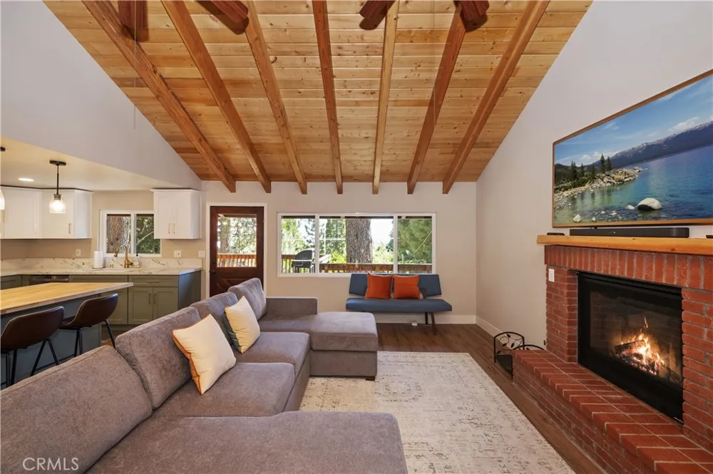 2418 Spring Oak Running Springs, CA 92382