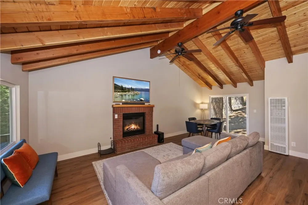 2418 Spring Oak Running Springs, CA 92382