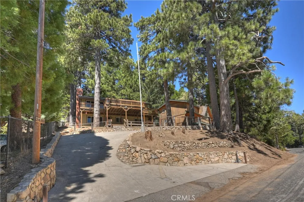 2418 Spring Oak Running Springs, CA 92382