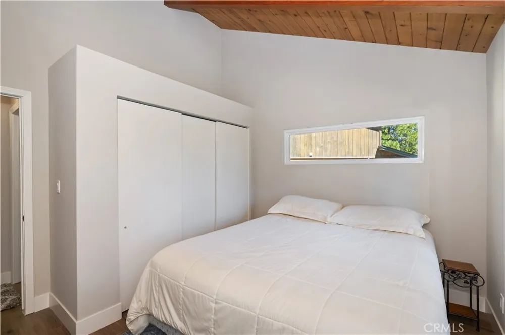 2418 Spring Oak Running Springs, CA 92382