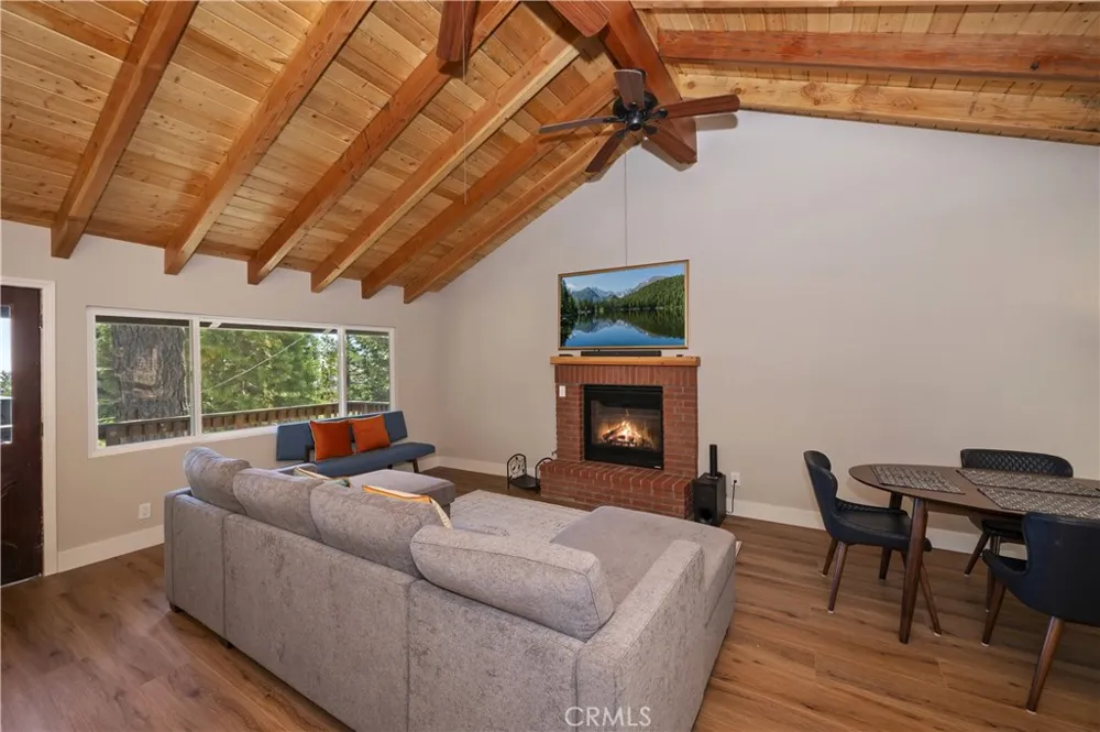 2418 Spring Oak Running Springs, CA 92382