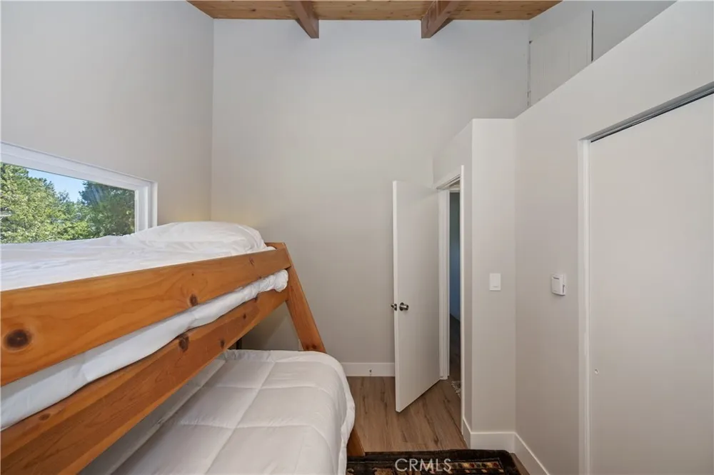 2418 Spring Oak Running Springs, CA 92382
