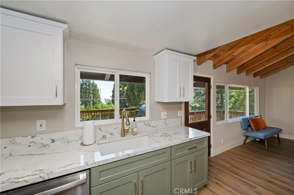 2418 Spring Oak Running Springs, CA 92382