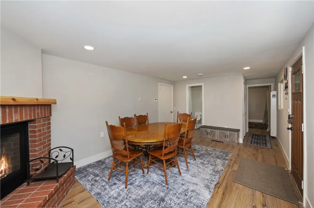 2418 Spring Oak Running Springs, CA 92382