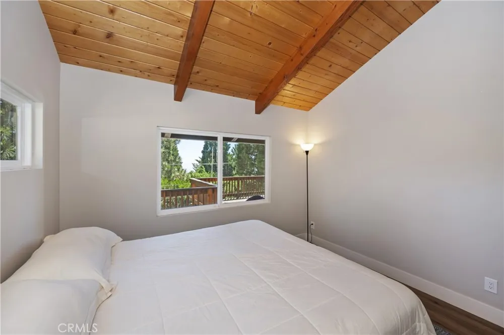 2418 Spring Oak Running Springs, CA 92382