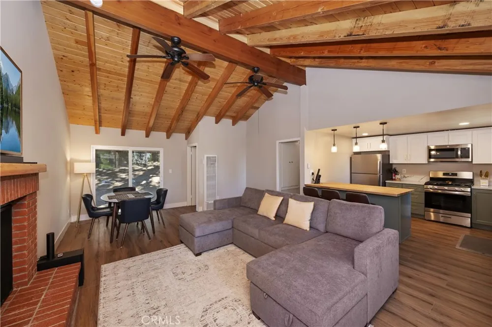 2418 Spring Oak Running Springs, CA 92382
