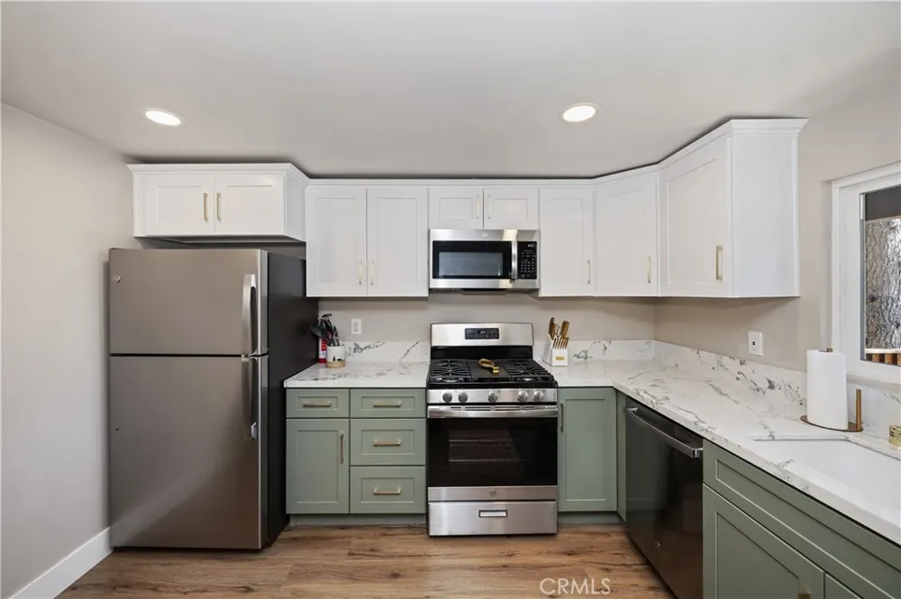 2418 Spring Oak Running Springs, CA 92382