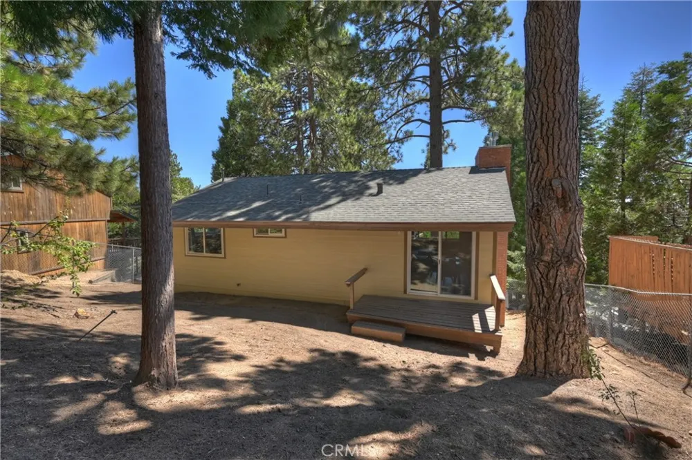 2418 Spring Oak Running Springs, CA 92382