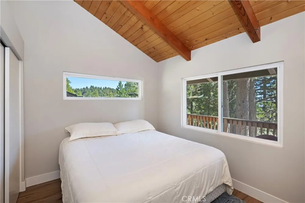 2418 Spring Oak Running Springs, CA 92382