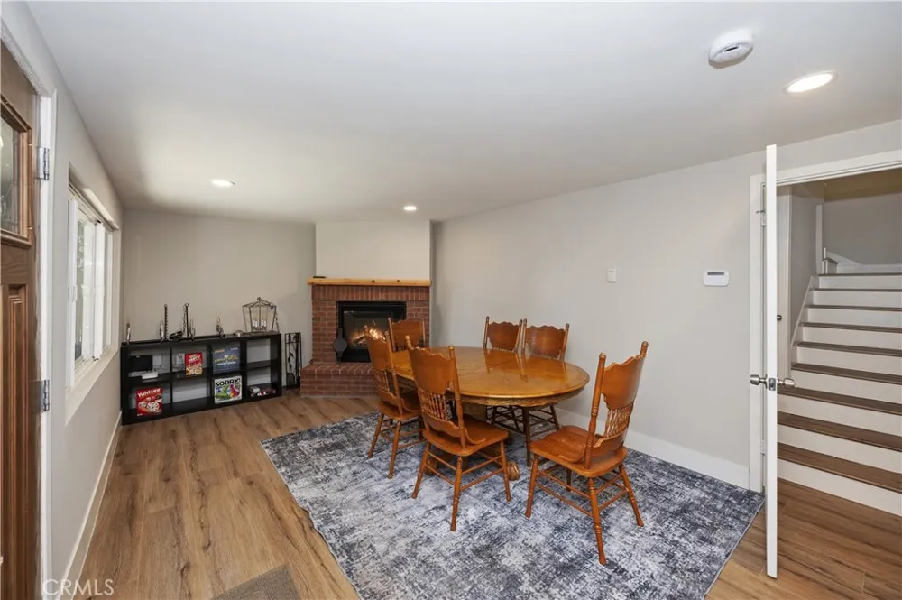 2418 Spring Oak Running Springs, CA 92382