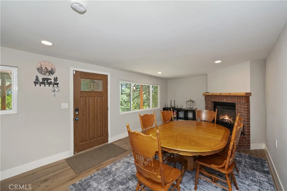 2418 Spring Oak Running Springs, CA 92382