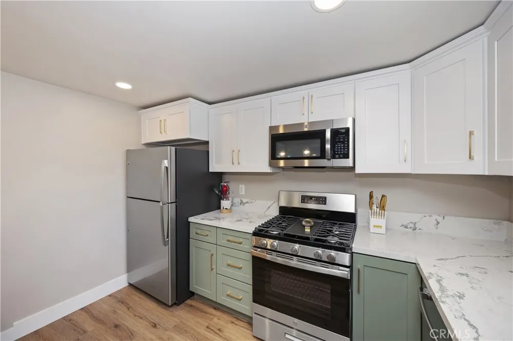 2418 Spring Oak Running Springs, CA 92382
