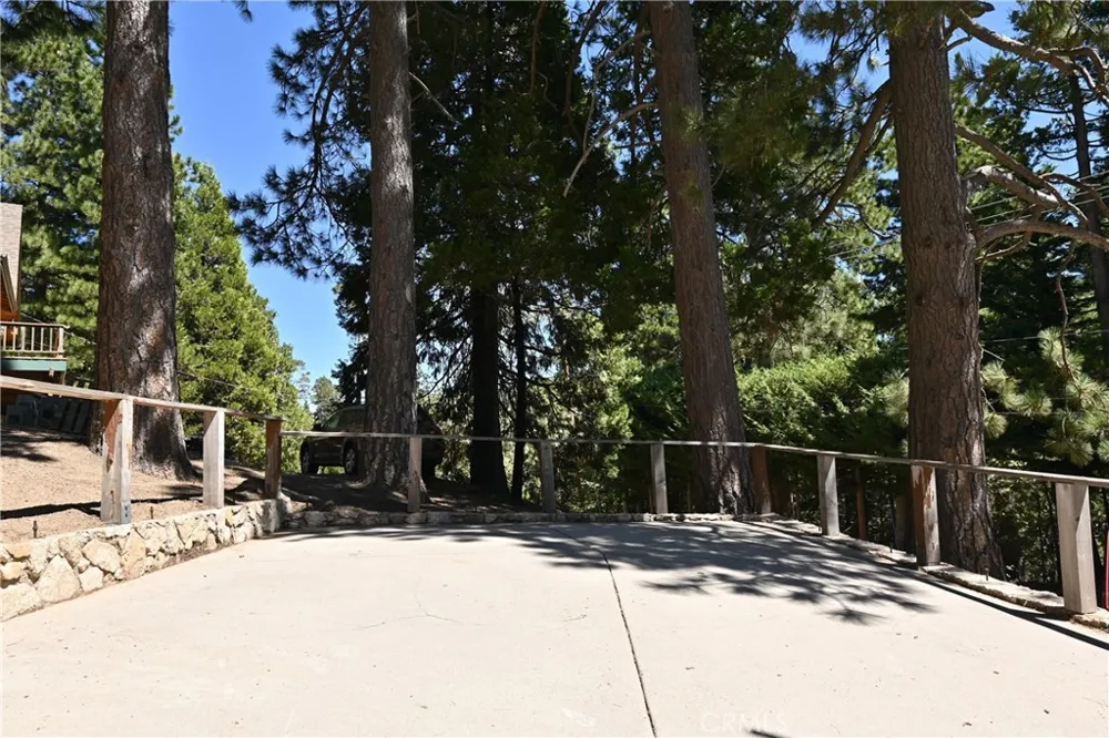 2418 Spring Oak Running Springs, CA 92382