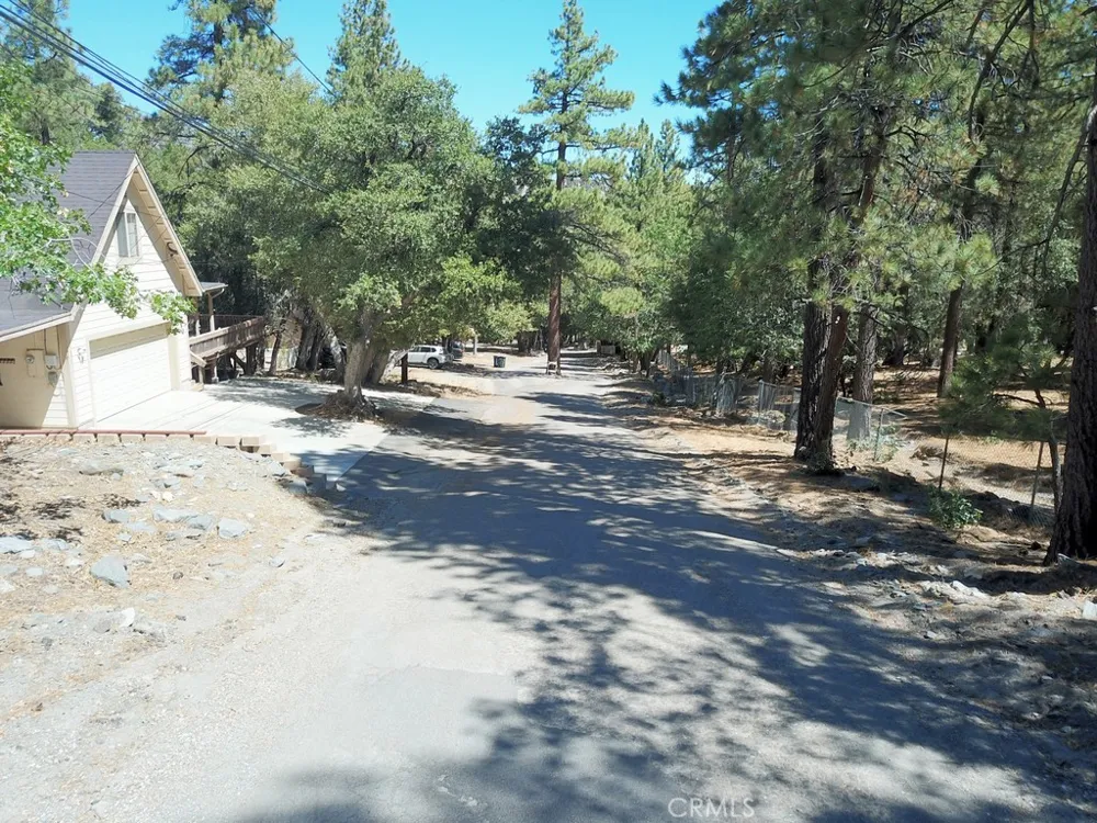 5650 Acorn Wrightwood, CA 92397