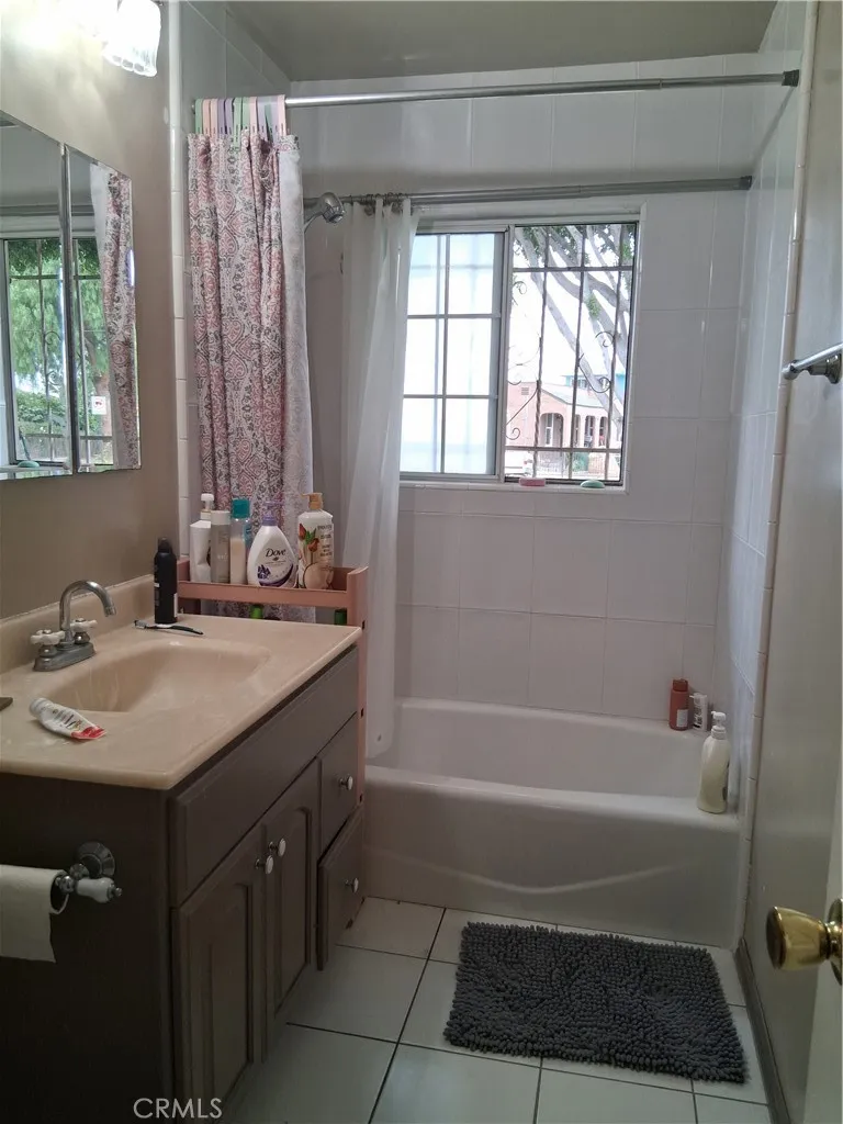 11641 State Lynwood, CA 90262