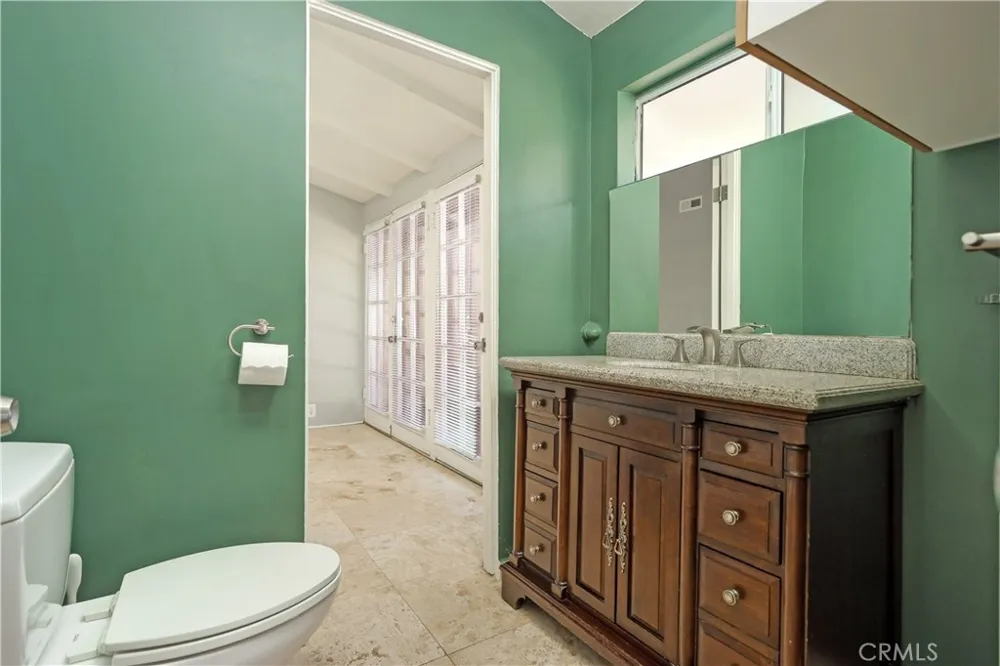 19841 Hamlin Street Woodland Hills, CA 91367