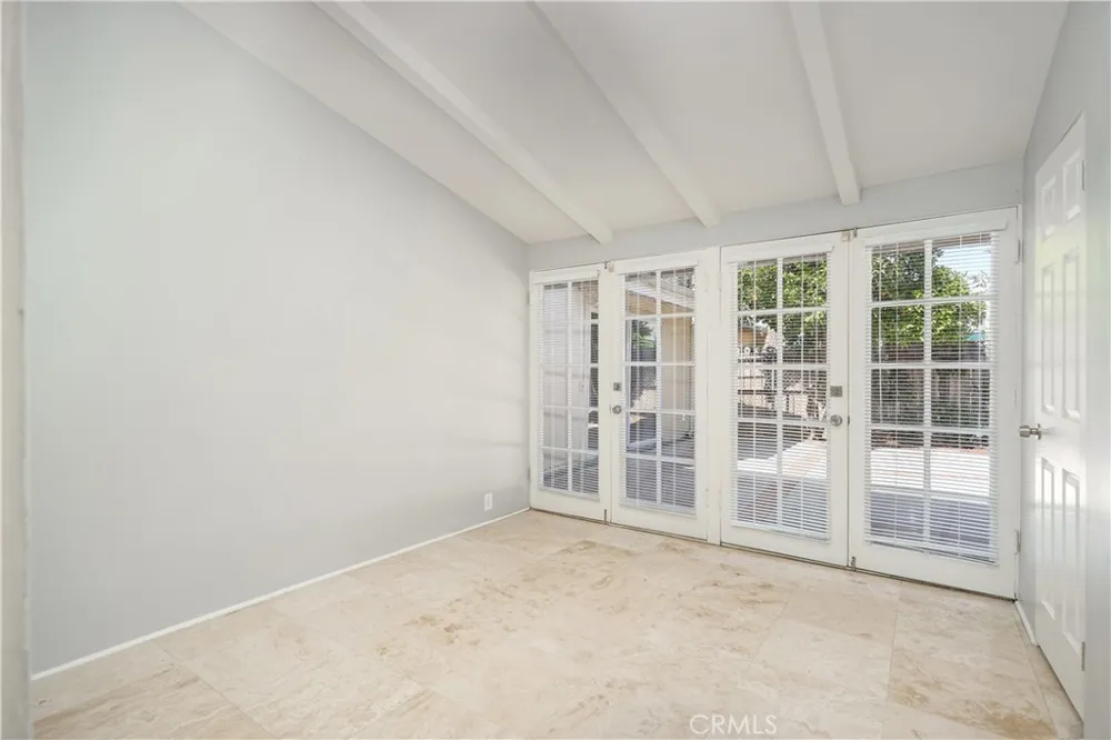 19841 Hamlin Street Woodland Hills, CA 91367