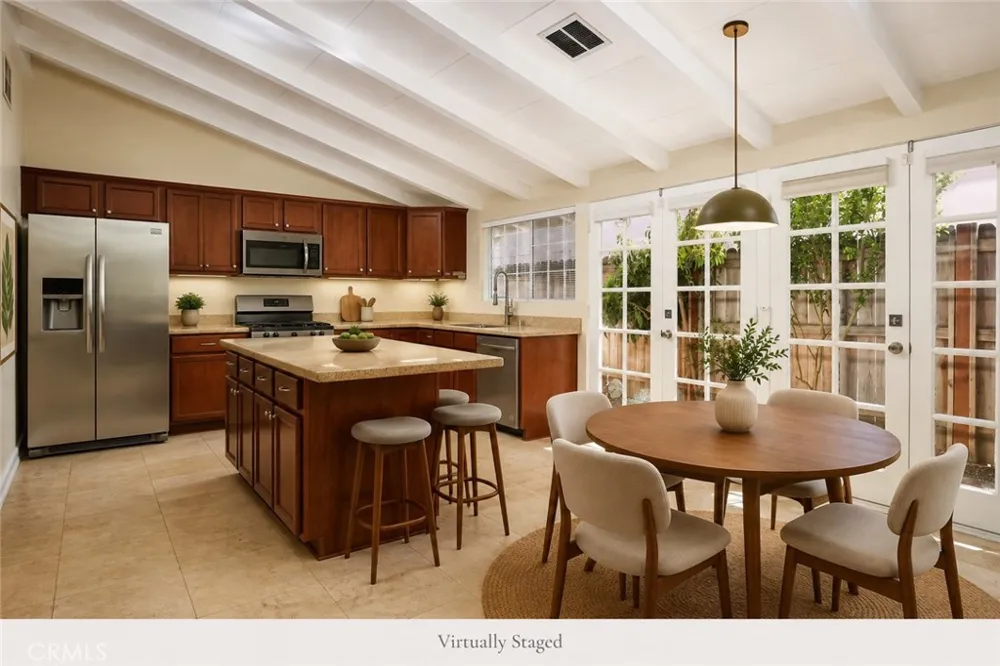 19841 Hamlin Street Woodland Hills, CA 91367