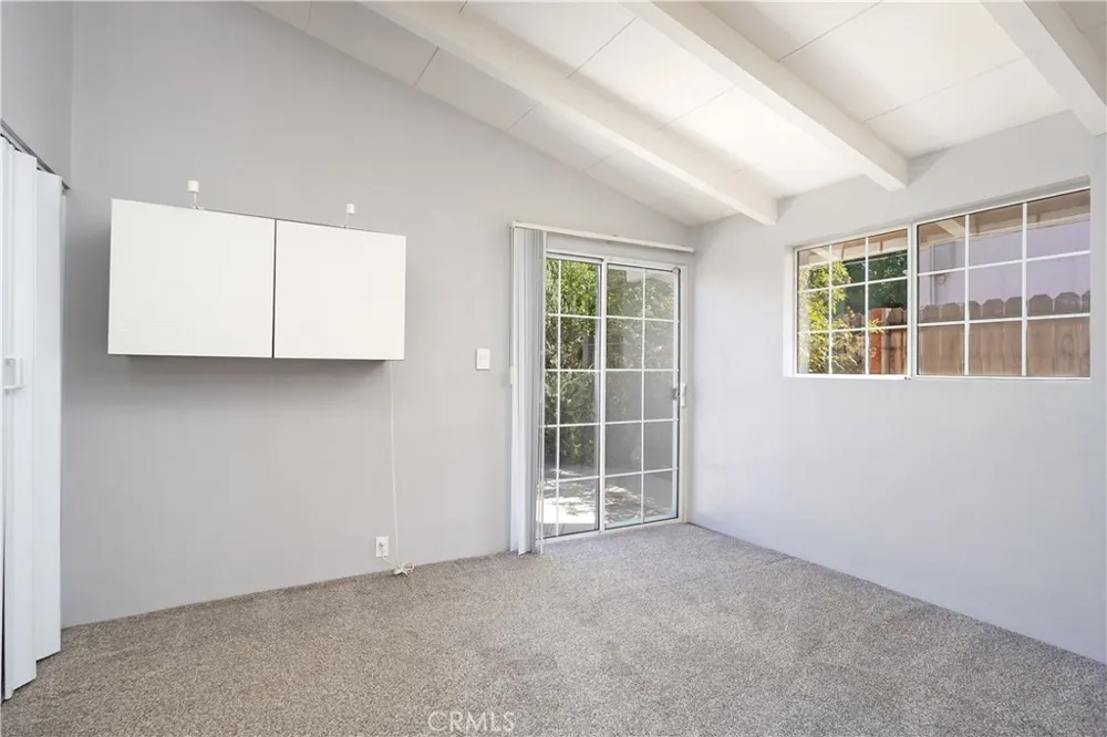 19841 Hamlin Street Woodland Hills, CA 91367