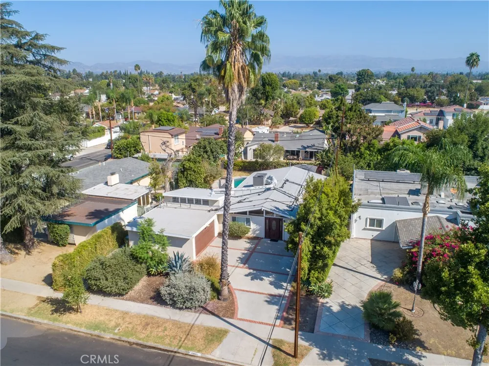 19841 Hamlin Street Woodland Hills, CA 91367