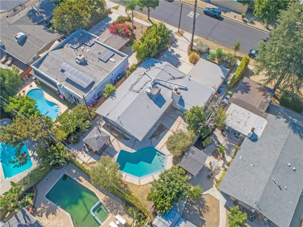 19841 Hamlin Street Woodland Hills, CA 91367