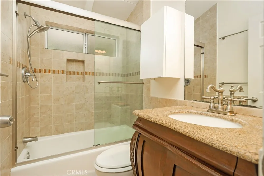 19841 Hamlin Street Woodland Hills, CA 91367