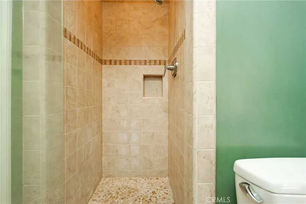 19841 Hamlin Street Woodland Hills, CA 91367
