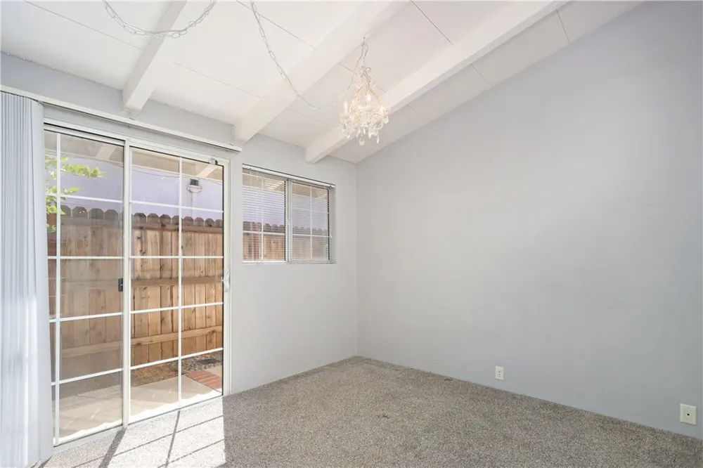 19841 Hamlin Street Woodland Hills, CA 91367