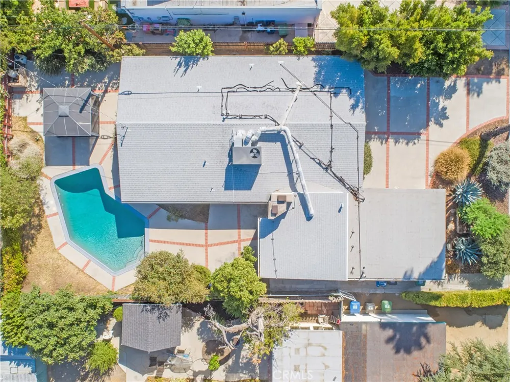 19841 Hamlin Street Woodland Hills, CA 91367
